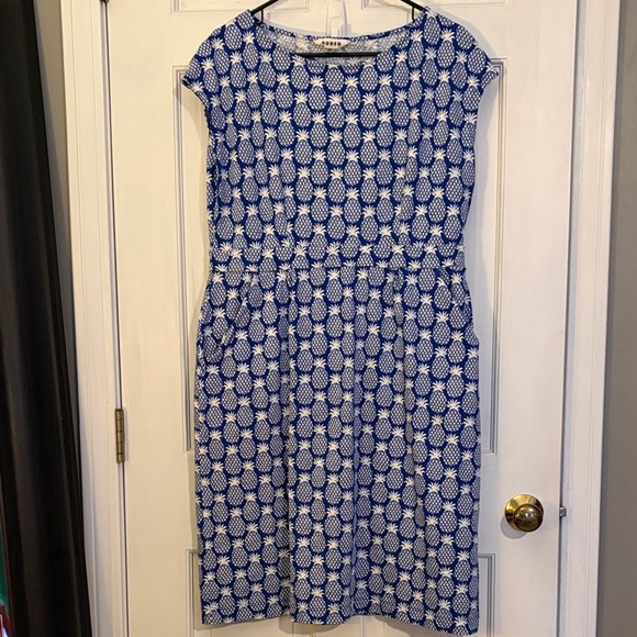Boden Dresses & Skirts - Boden Blue and White Pineapple-Print Cap-Sleeve Midi Dress size 14 L excellent